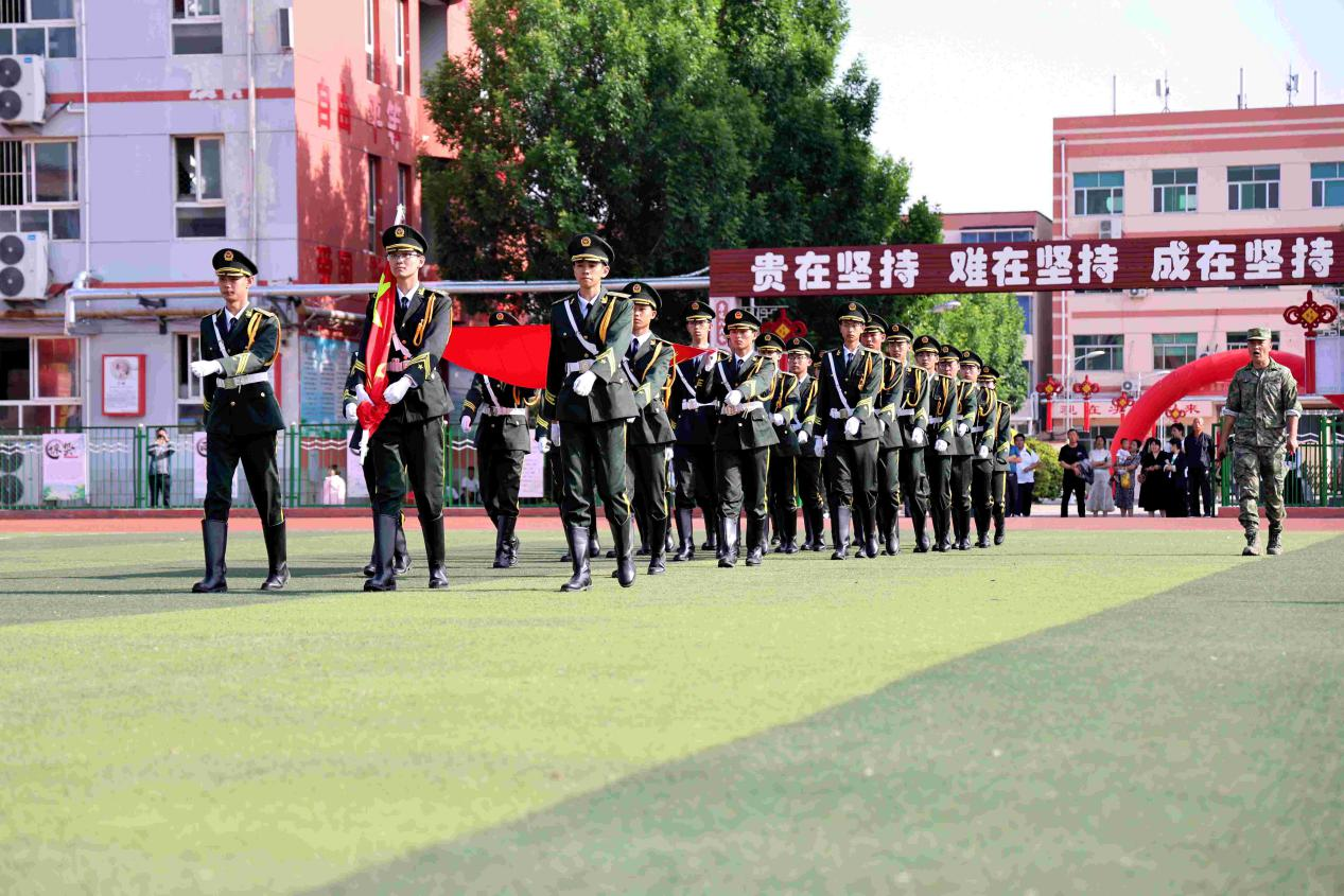 河北泊头二中为1300名学生举行成人礼_fororder_图片 1
