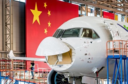 大江东：牛！他们把百万个零件攒成一架大飞机