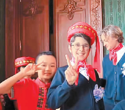 海南儿童—— 从五指山唱到塞纳河（共建文明百花园·中法建交60周年）