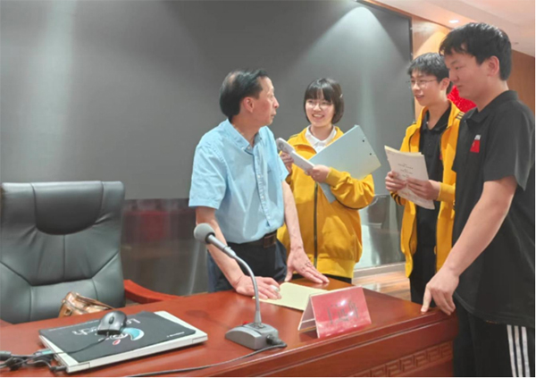 提升学子文学素养 大学教授走进双流艺体中学“传经送宝”_fororder_未标题-2