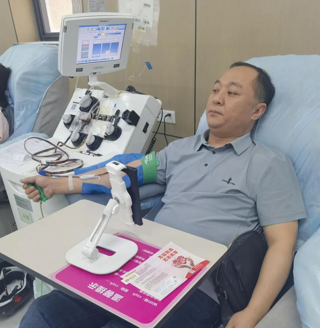 大爱无疆 西安交大一附院肝胆外科主治医生为患者献血_fororder_图片4