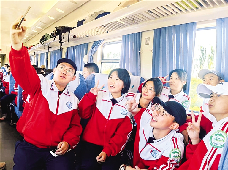 在行走中上好“大思政课”_fororder_3377611_wangxia_1716302155156_s