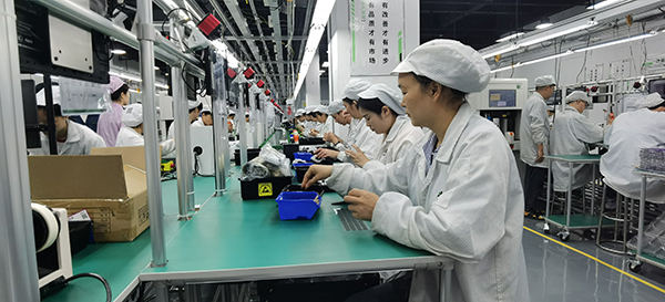 访长江首城 看宜路精彩｜助推经济发展 宜宾三江新区有秘诀_fororder_四川祥承智能科技有限公司生产车间一隅-摄影-高学兵