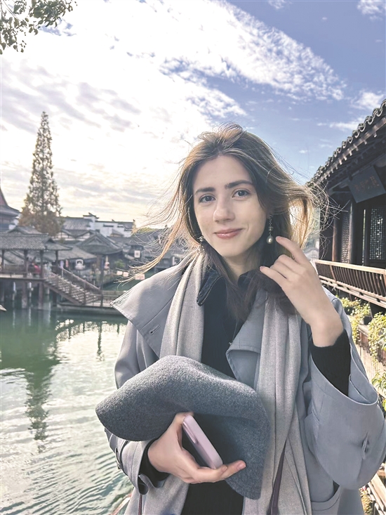 入境人数攀升 文旅体验更丰富 外国游客爱上中国行_fororder_204