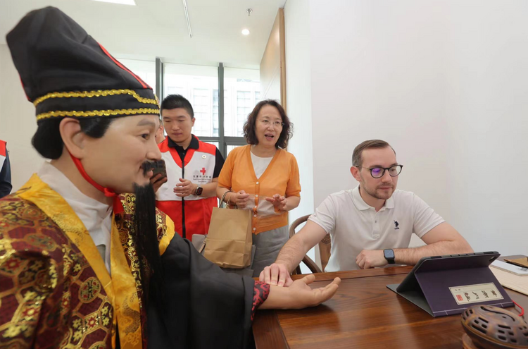 俄罗斯红十字会会长帕维尔•萨夫丘克率团访津_fororder_11