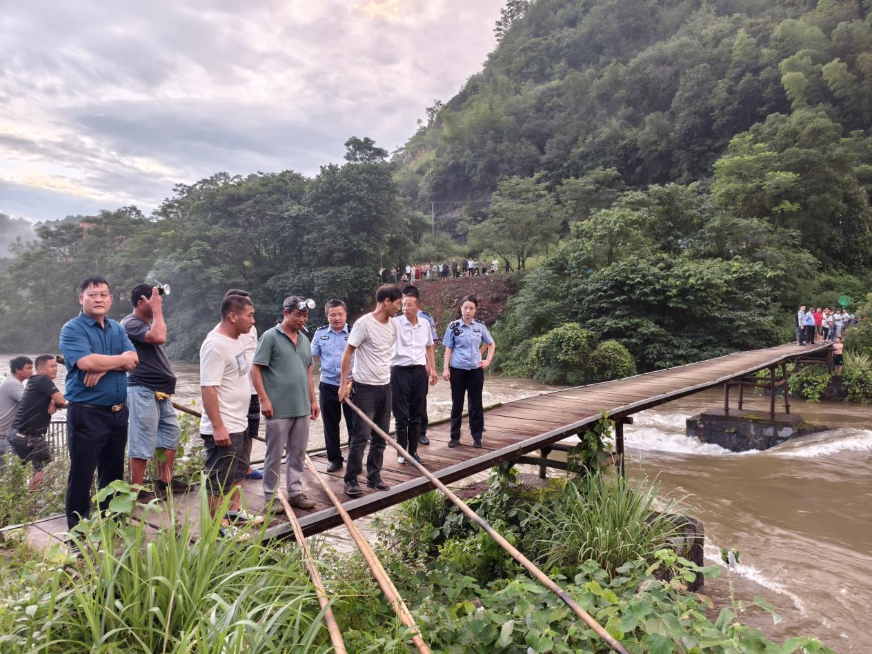湖南城步苗族自治县白云湖水库紧急泄洪确保汛期安全_fororder_7