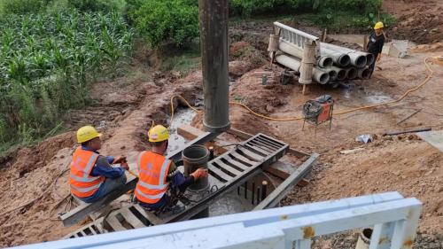 中铁七局襄宜高速公路项目部插旗冲大桥首桩顺利浇筑完成_fororder_图片2