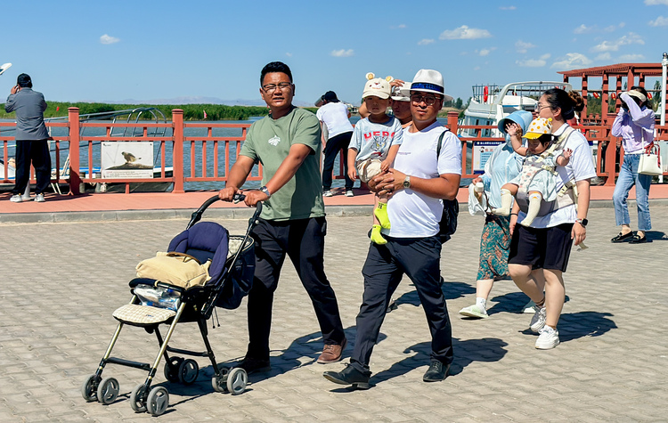 【万千气象看中国·北疆绿潮奔涌】  乌梁素海，碧波荡漾绿水青山间_fororder_微信图片_20240603175044