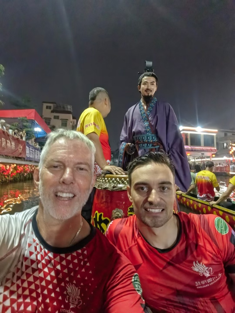 老外爱上划龙舟：希望龙舟成为奥运会比赛项目