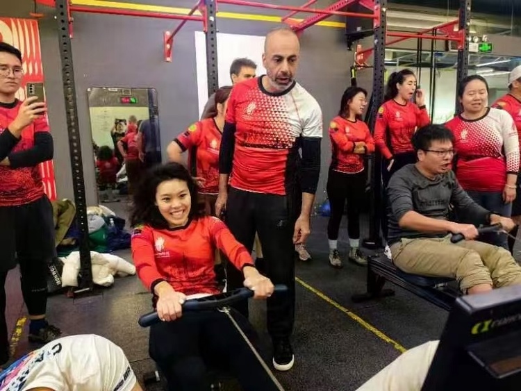 老外爱上划龙舟：希望龙舟成为奥运会比赛项目