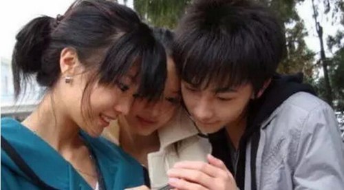 杨洋李沁秘密复合了？昔日青涩情侣照曝光