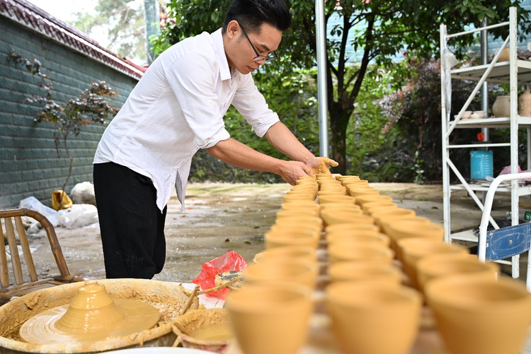 烟雨染青花 瓷色踏空来_fororder_图片2