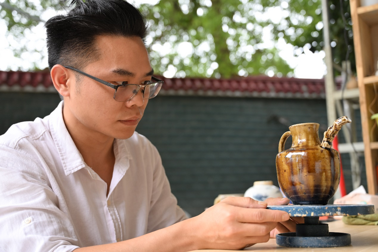 烟雨染青花 瓷色踏空来_fororder_图片4