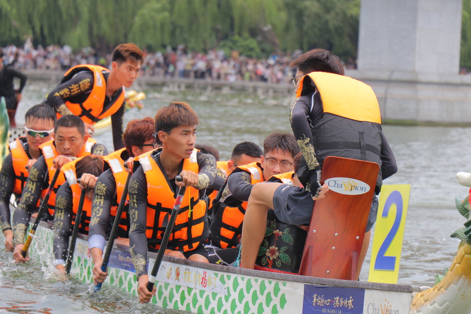 逐浪竞渡明湖畔  挥桨击楫赛龙舟_fororder_IMG_8336.JPG