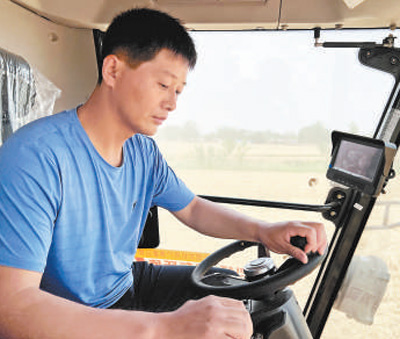 新车载北斗 收麦播种更顺手
