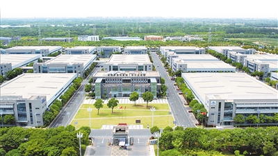 中德合作不断巩固深化_fororder_rmrb2024070218p20_b