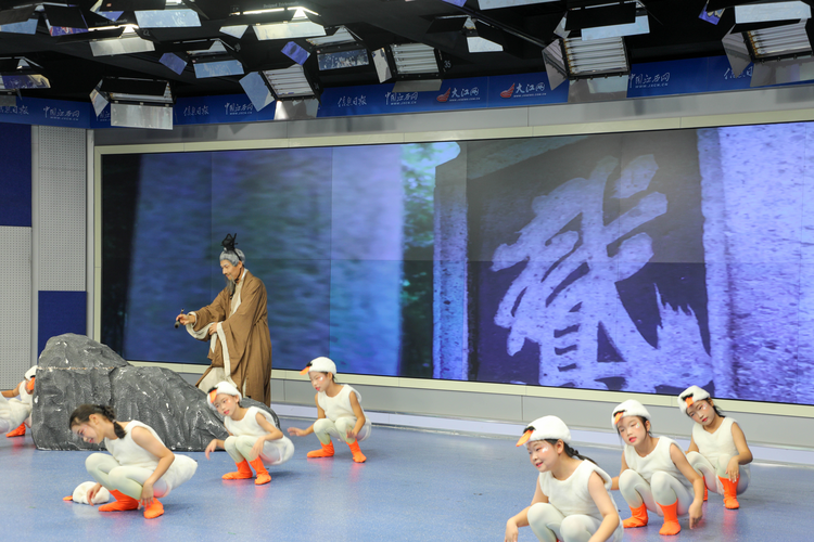 “庐山天下悠”诗词诵读全网挑战赛启动_fororder_图片4