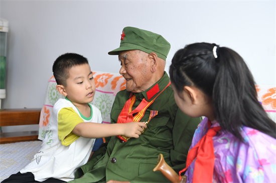 寻访老兵足迹·传承红色精神 | 老兵李文慧：枪林弹雨中舍生忘死 和平年代发挥余热_fororder_吉林老兵李文慧2