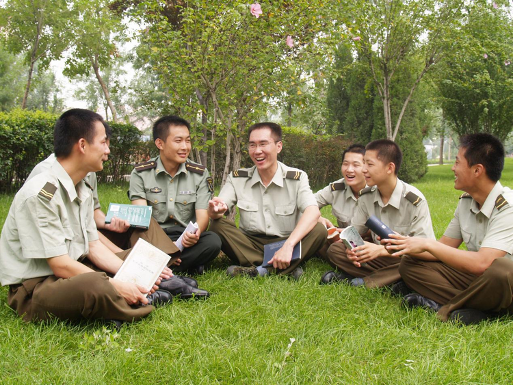 南昌航空大学思政课教师李江波：教师宣讲员征兵大使的别样风采_fororder_图片1