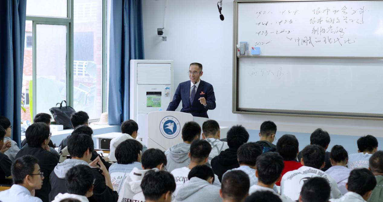 南昌航空大学思政课教师李江波：教师宣讲员征兵大使的别样风采_fororder_图片2
