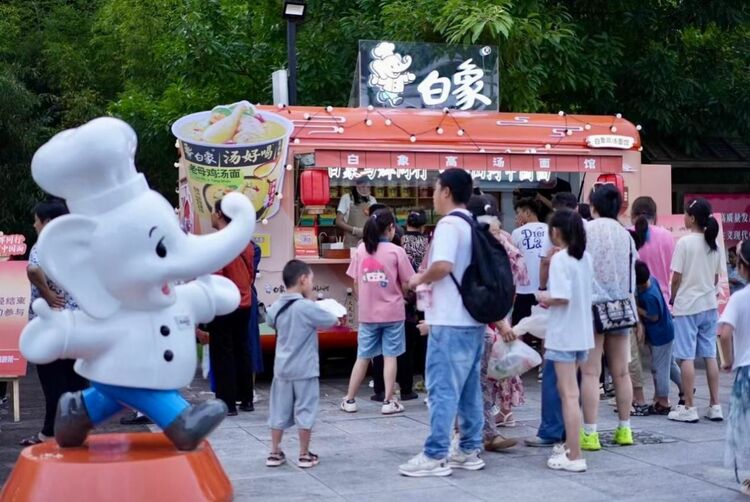 美食与文化的碰撞：白象食品携“与辉同行阅山河”共探重庆面食传奇_fororder_e0eb2f7b4add2d687361e93d341b9fa8