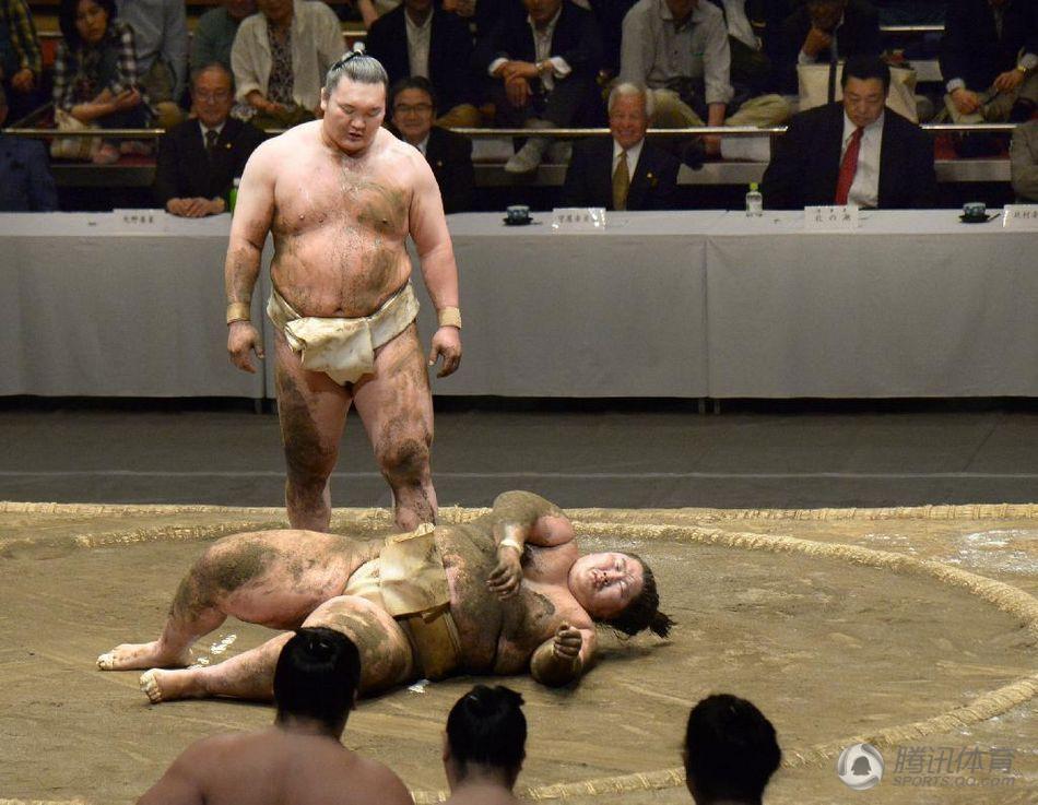 日本相扑手生活揭秘 一顿饭至少吃5人饭量(图)