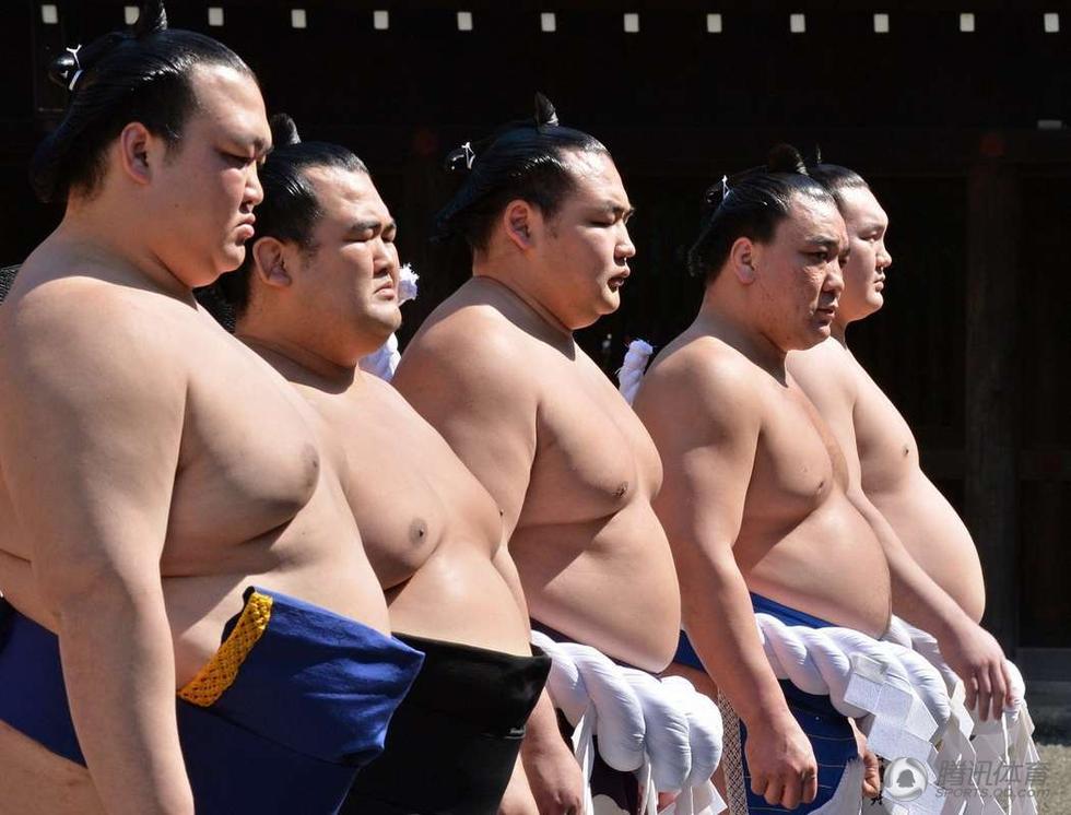 日本相扑手生活揭秘 一顿饭至少吃5人饭量(图)