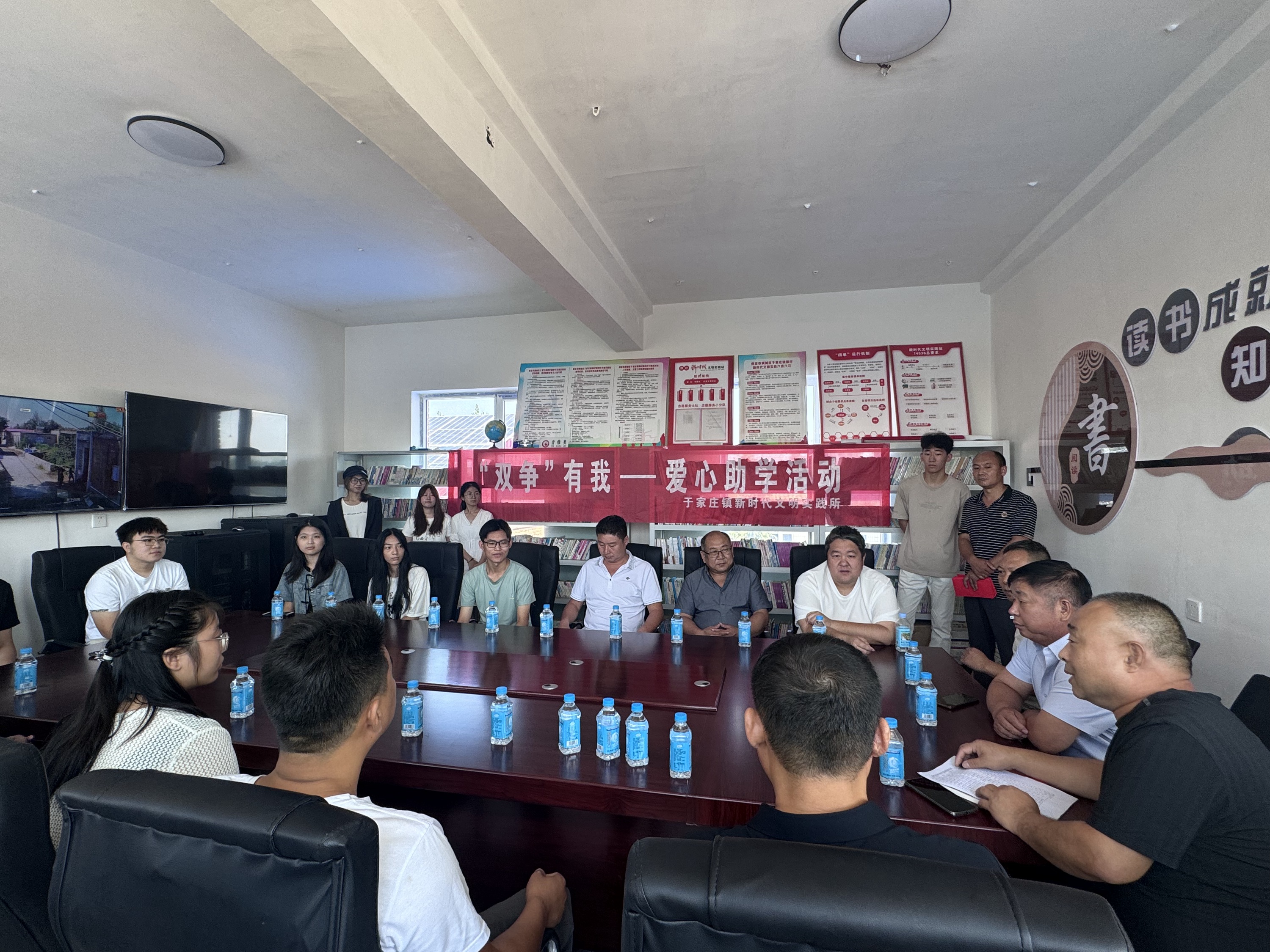 “双争”有我丨保定市满城区：文明实践“升学礼” 为学子筑梦起航_fororder_大学生助学金发放仪式现场 摄影 曹萌