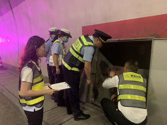 重庆交通执法部门：聚焦执法服务领域 提升路域环境质量_fororder_图片1