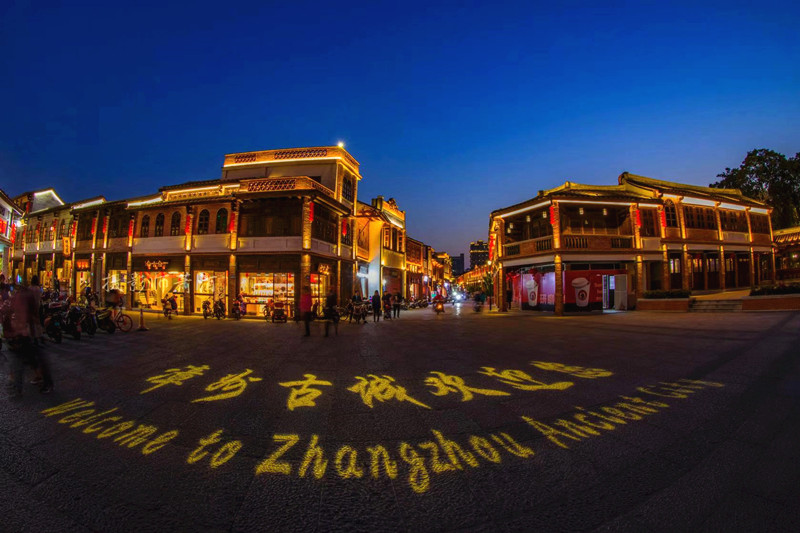 【焦点图】【CRI看福建列表】【漳州】【移动版】【Chinanews带图】全国重点网络媒体走进漳州：欣赏水乡夜景 感受古城底蕴