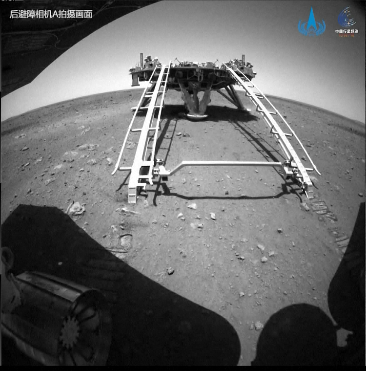 重大发现！火星地表下存在大量液态水