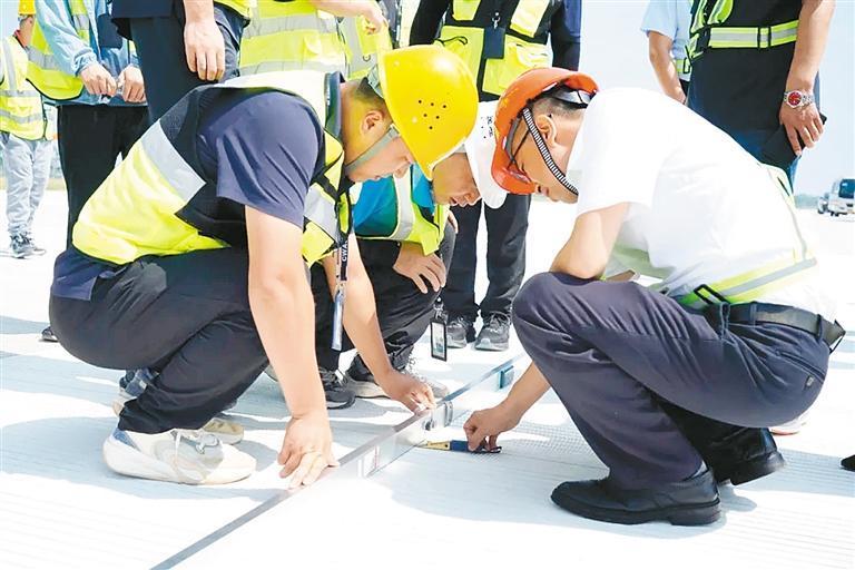 西安咸阳国际机场三期扩建工程取得重大阶段性成果 首条跑道将于12月底正式投运