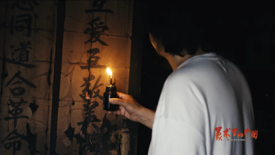 画作以碎片拼就，画纸经烈焰灼烧，这是一场怎样的乡愁_fororder_3.webp