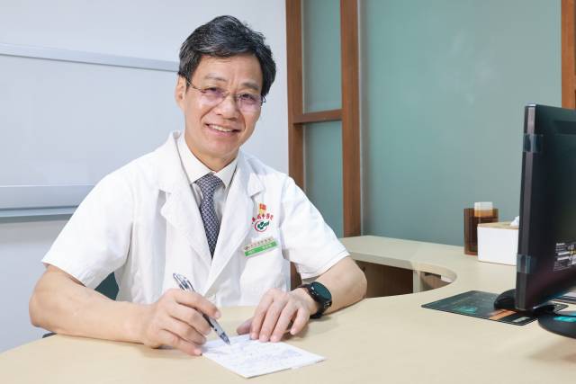 广州中医药大学副校长、广东省中医院院长张忠德： 让东方智慧焕发新生机