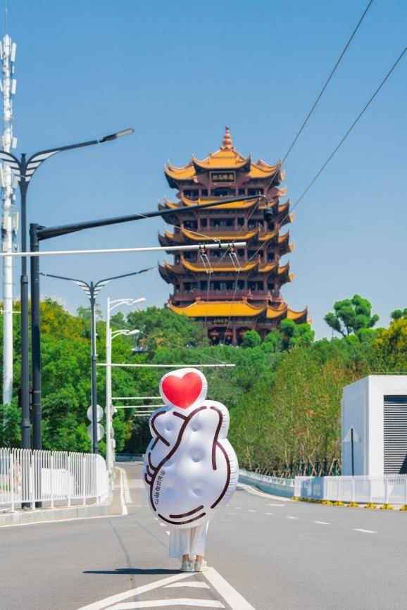 迎新更要迎心，武汉开学礼，花YOUNG宠新生！