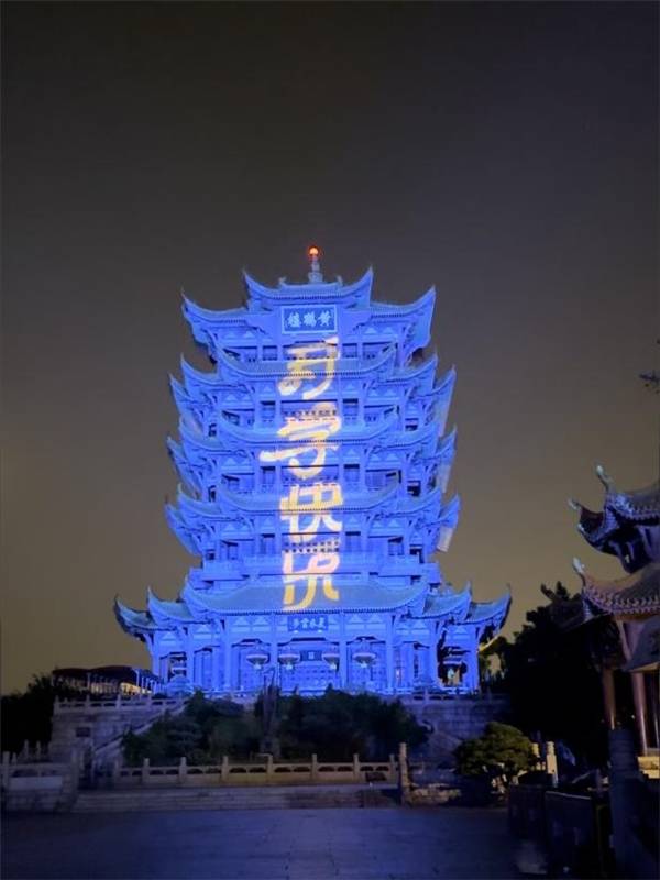 迎新更要迎心，武汉开学礼，花YOUNG宠新生！
