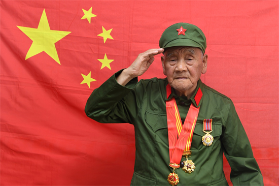 寻访老兵足迹·传承红色精神 | 老兵李文慧：枪林弹雨中舍生忘死 和平年代发挥余热_fororder_吉林老兵李文慧1