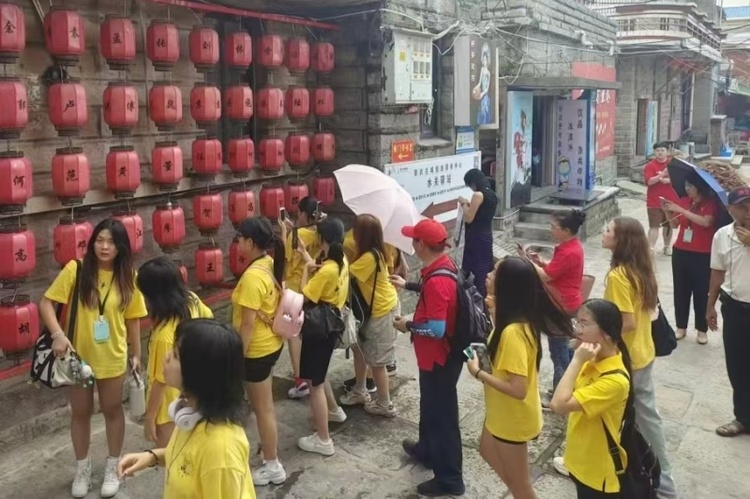美国华裔青少年“中国寻根之旅”夏令营走进福建惠安_fororder__cgi-bin_mmwebwx-bin_webwxgetmsgimg__&MsgID=8277055615205405237&skey=@crypt_c55c7597_23373b878319d213fee568553fee7cb5&mmweb_appid=wx_webfilehelper