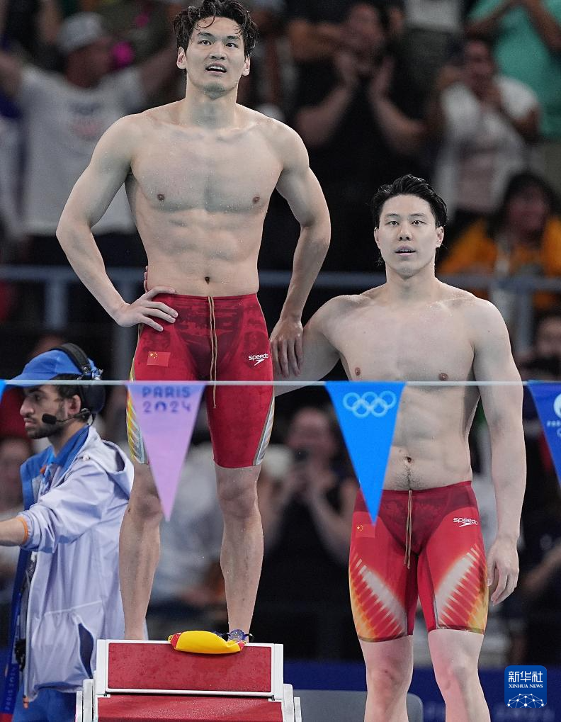 巴黎奥运会丨游泳——男女4x100米混合泳接力中国队摘银牌