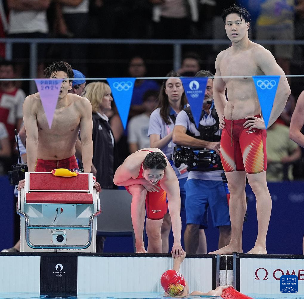 巴黎奥运会丨游泳——男女4x100米混合泳接力中国队摘银牌