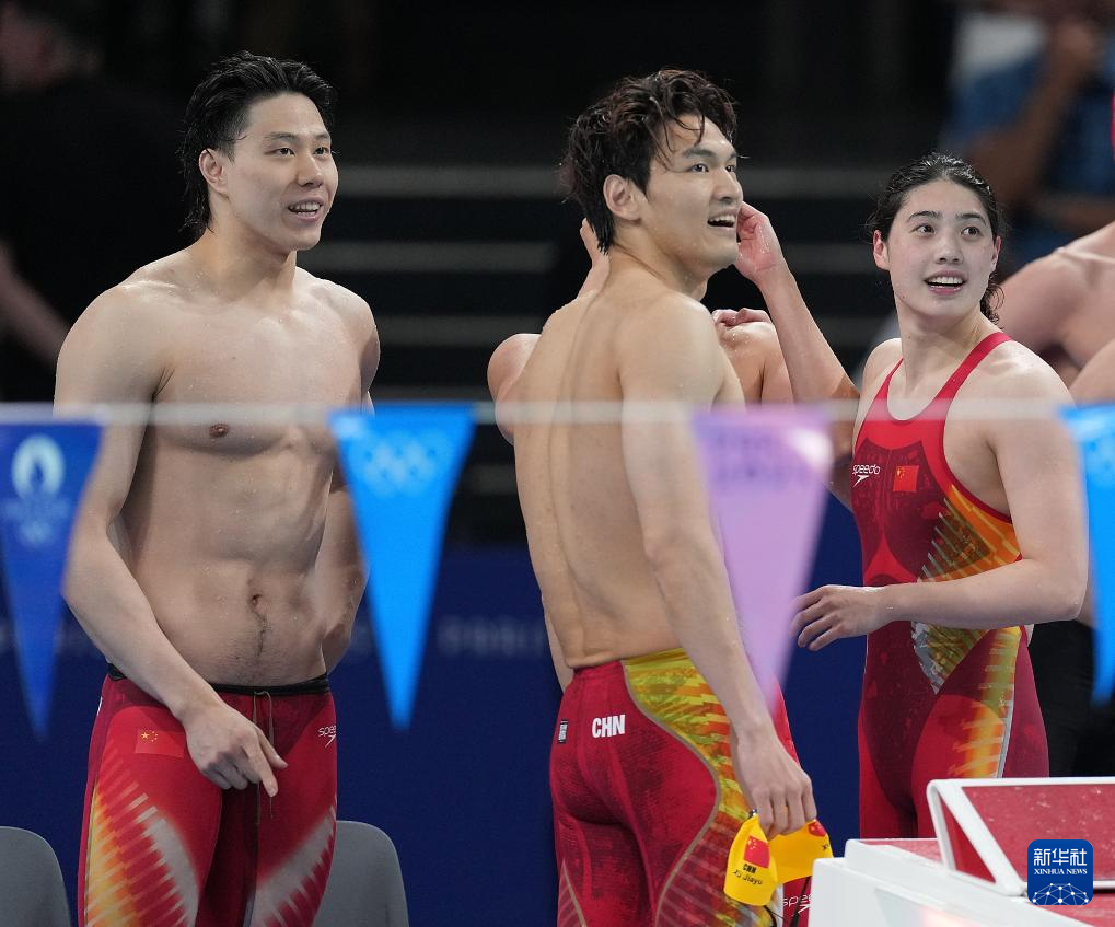 巴黎奥运会丨游泳——男女4x100米混合泳接力中国队摘银牌