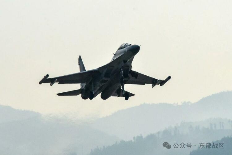 战鹰冲霄！空军航空兵某部跨昼夜练兵