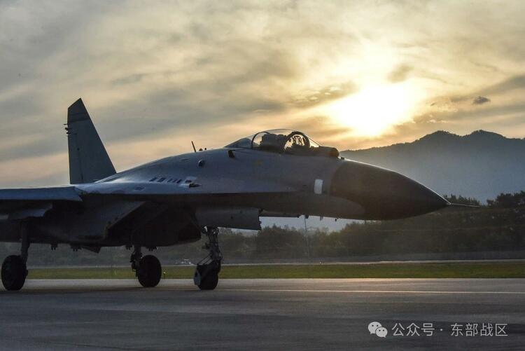 战鹰冲霄！空军航空兵某部跨昼夜练兵