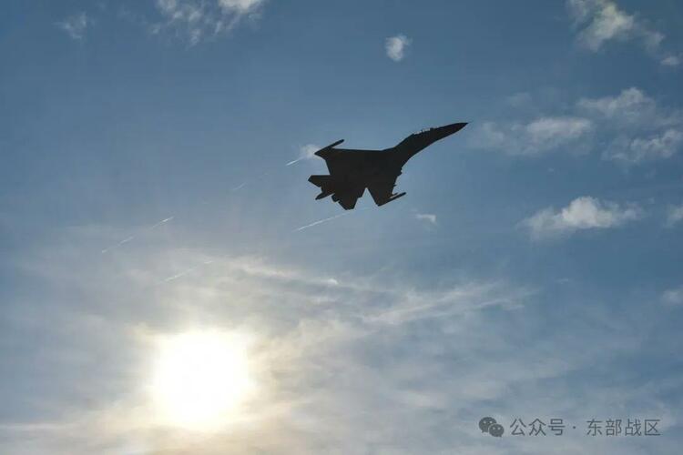 战鹰冲霄！空军航空兵某部跨昼夜练兵