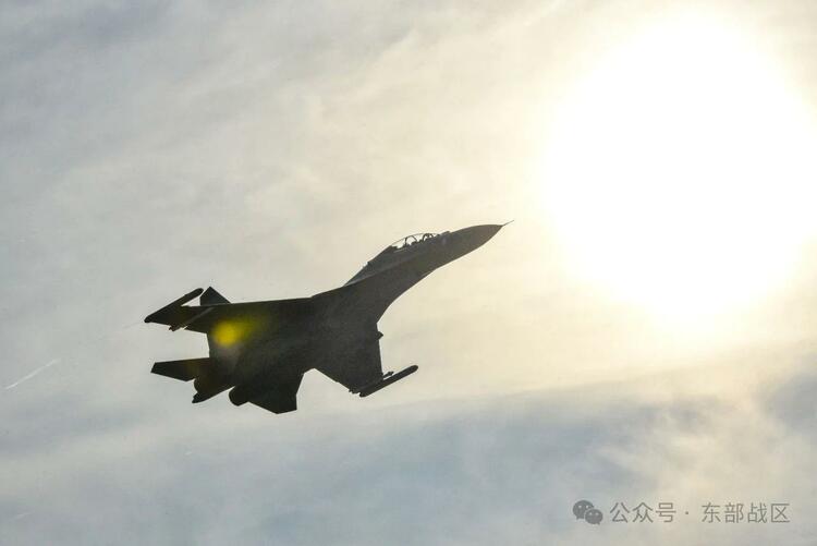 战鹰冲霄！空军航空兵某部跨昼夜练兵