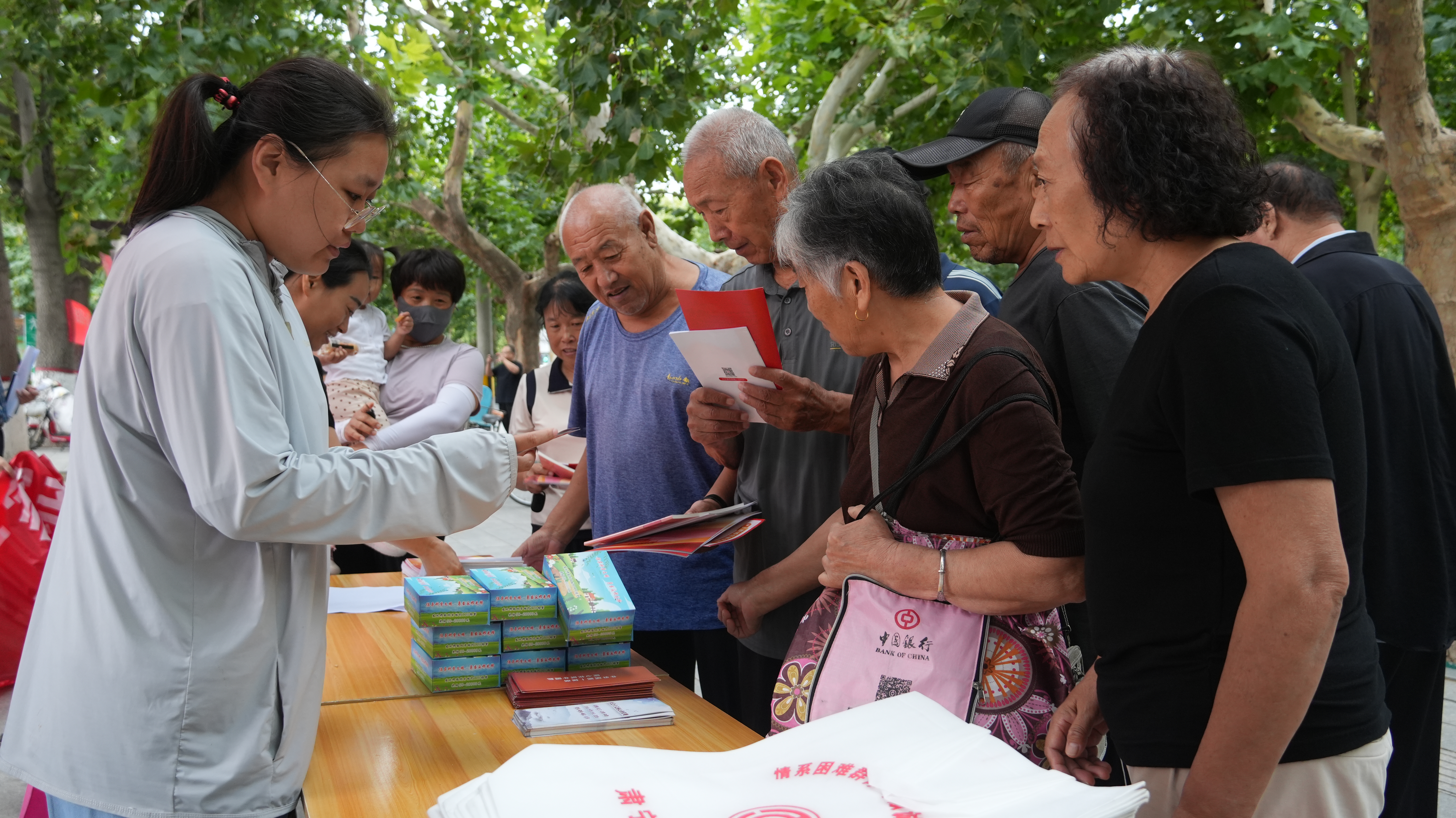 河北肃宁开展民族团结主题宣传及惠民活动_fororder_肃宁2