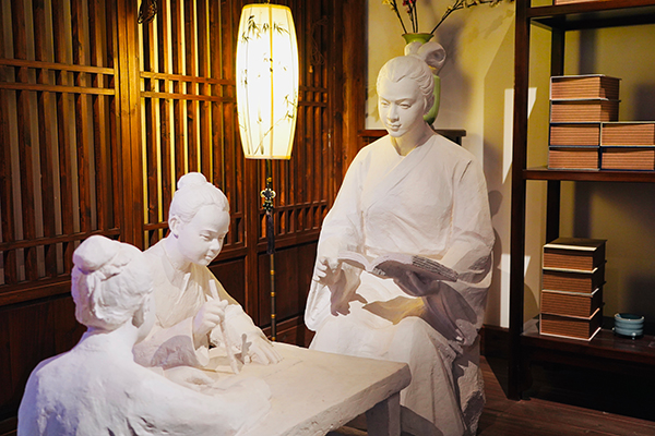 眉山青神：打造苏母祠 传承优良家风文化_fororder_苏母教诲儿女的雕像-摄影-古良驹