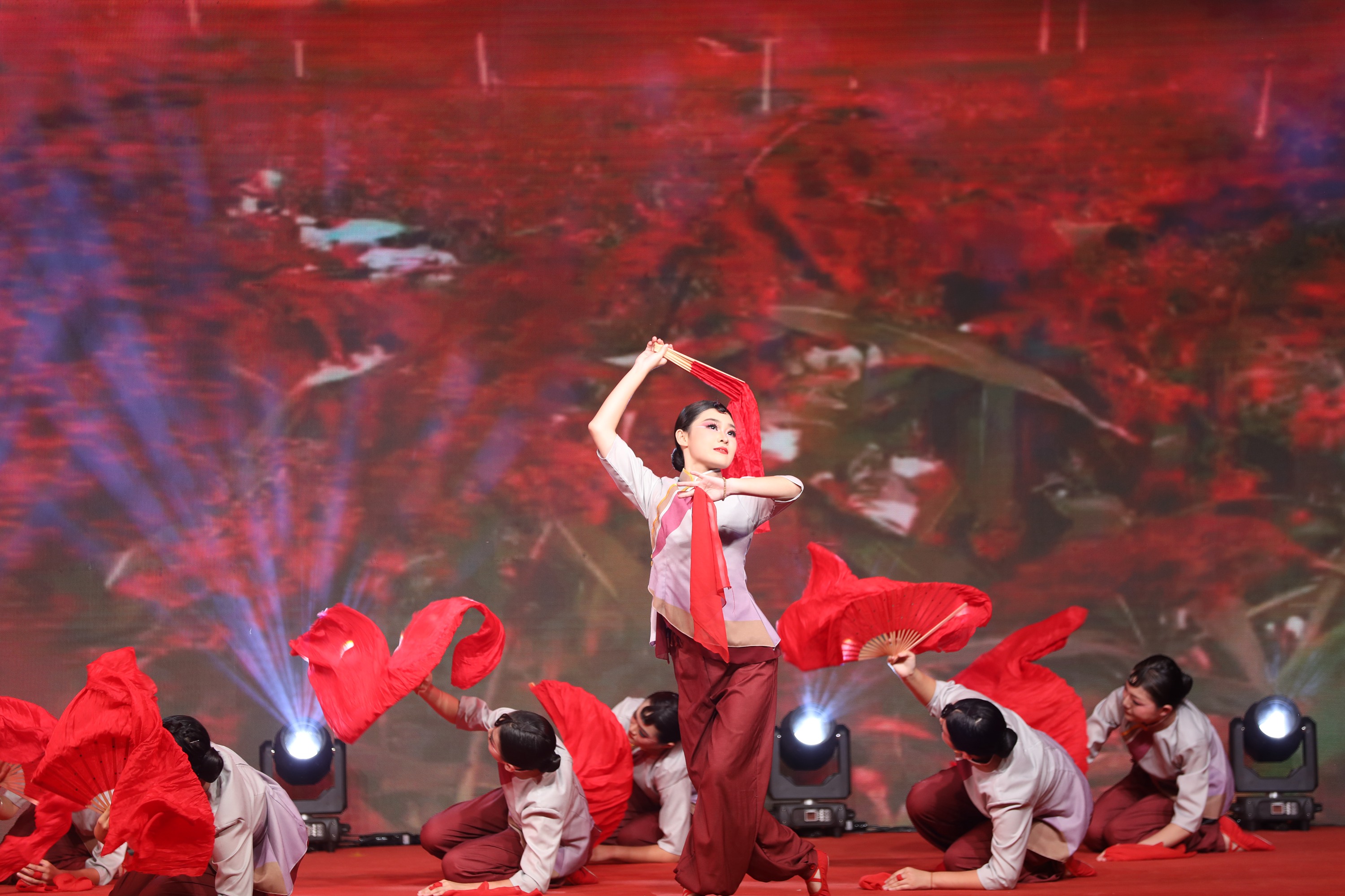 保定市满城区：“彩色周末”演出点亮精彩夏日_fororder_舞蹈《高粱红了》 摄影 张丽双