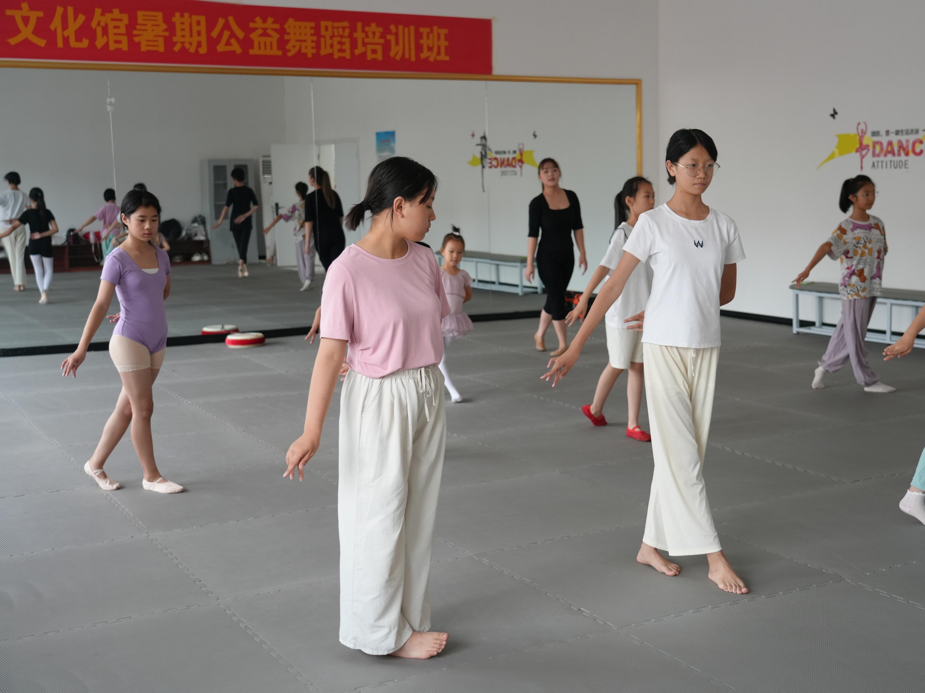 保定博野：公益舞蹈课堂点亮孩子多彩假期_fororder_3