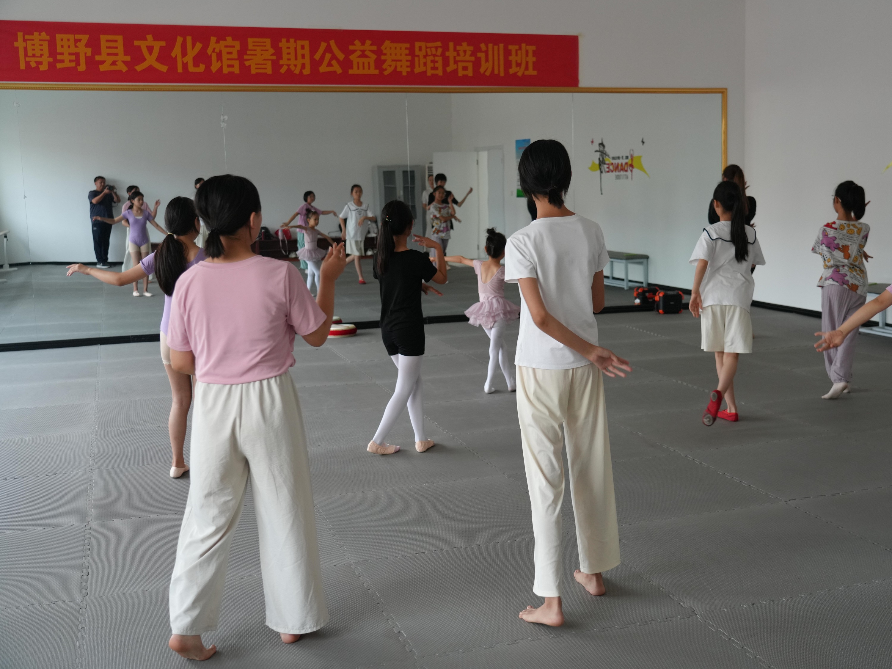 保定博野：公益舞蹈课堂点亮孩子多彩假期_fororder_2